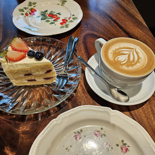 Opinii despre Surrey Hills Grocer - Woodleigh Mall (Pet Friendly) în Singapore - Hospitality and gastronomy