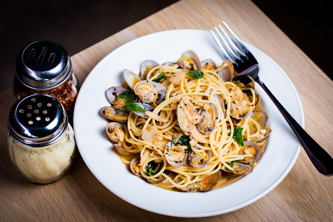 Opinii despre Wala Wala Cafe Bar în Singapore - Hospitality and gastronomy