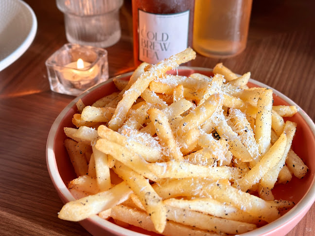 Under Der Linden: Café | Pets Friendly | Events Space | Restaurant | One North | Portsdown | Coffee