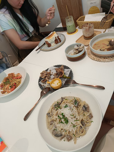 2 Kovan Rd, #01-10 Simon Plaza, Singapore 548008