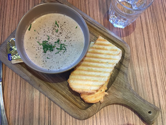 Opinii despre Refuel Cafe în Singapore - Hospitality and gastronomy