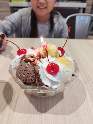 Swensen's (Waterway Point) - Hospitality and gastronomy