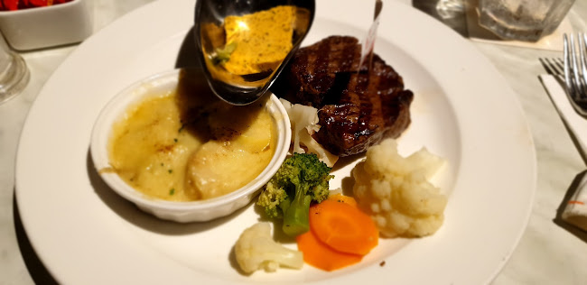 Huber's Bistro - Singapore