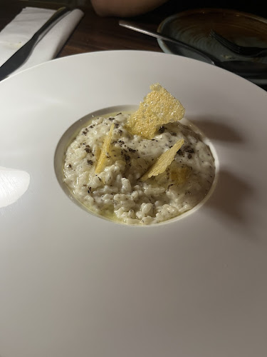 Loulou - French Cuisine & Wine Bar - Singapore