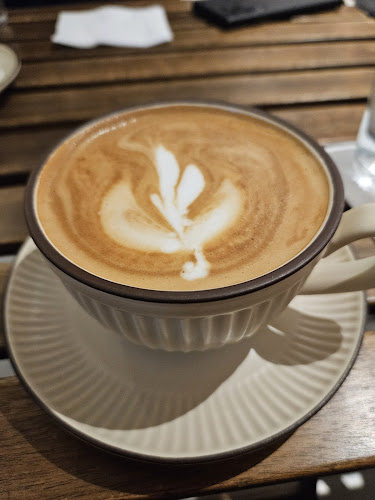 Comentarii opinii despre Cafe Lilac by Whisking Bakes