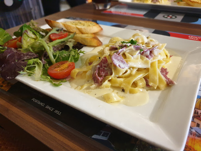 66 Bussorah St, Singapore 199479