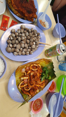 684 Hougang Ave 8, Singapore 530684