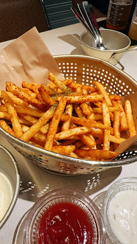 212 Telok Ayer St, Singapore 068645