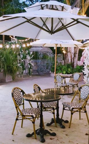 Under Der Linden: Café | Pets Friendly | Events Space | Restaurant | One North | Portsdown | Coffee - Singapore