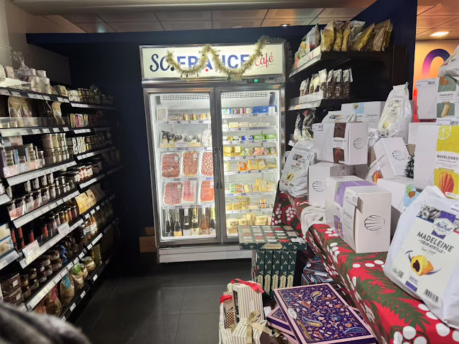 1 Sarkies Rd, Singapore 258130