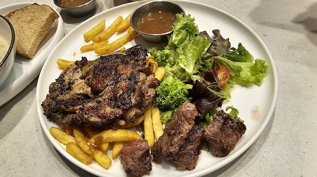 Opinii despre COLLIN'S® Shaw Plaza în Singapore - Hospitality and gastronomy