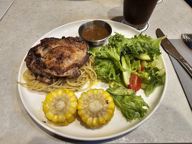 COLLIN'S® Shaw Plaza - Hospitality and gastronomy