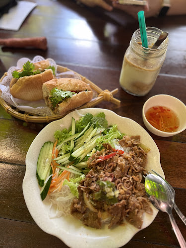 Lucky Saigon Café - Hospitality and gastronomy