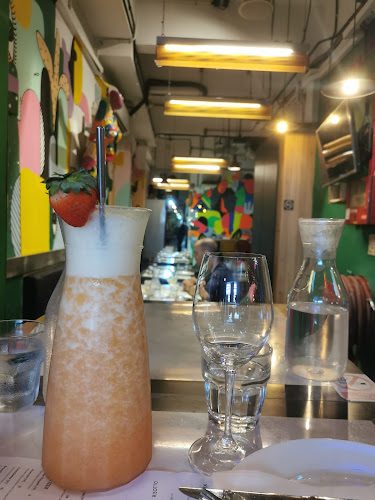 8 Haji Ln, Singapore 189201