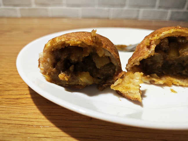 Fong's Dee Curry Puff - Singapore