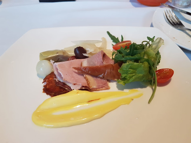 Privé Kent Ridge - Hospitality and gastronomy