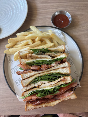 Opinii despre Twenty Eight Cafe în Singapore - Hospitality and gastronomy