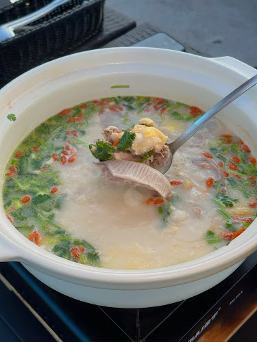 不饿不坐 - Hospitality and gastronomy