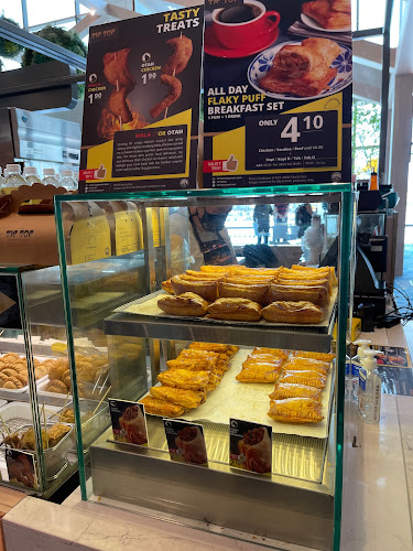 Tip Top Curry Puff @ T1 Transit - Singapore