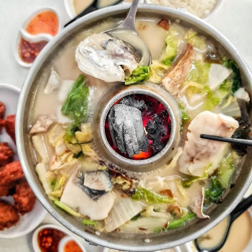 Whampoa Keng Fish Head Steamboat @ Balestier - Singapore