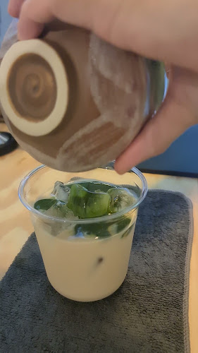 Ji Yue Coffee (集月咖啡)