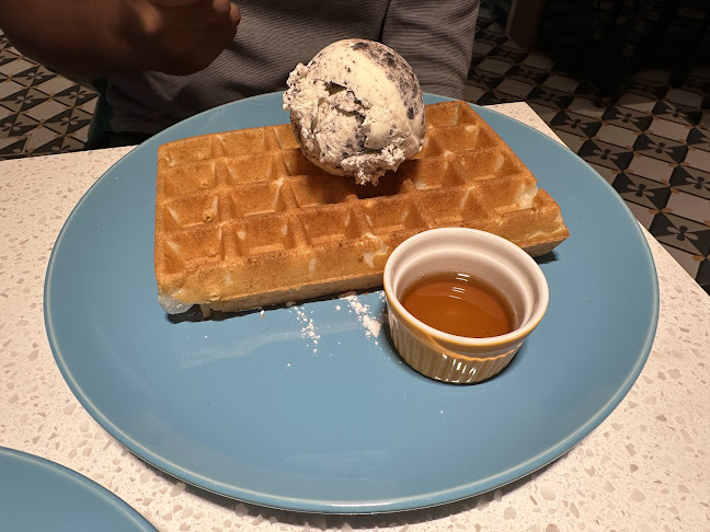 Udders Ice Cream (Beach Rd) - Hospitality and gastronomy