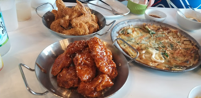 88 Chicken (팔팔치킨) - Hospitality and gastronomy