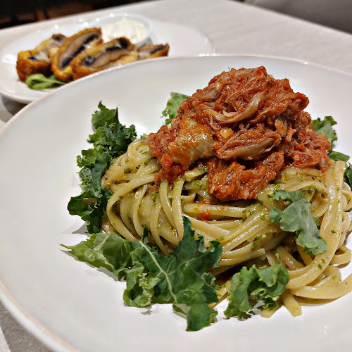 1 Vista Exchange Green, #01-18/19 The Star Vista, Singapore 138617