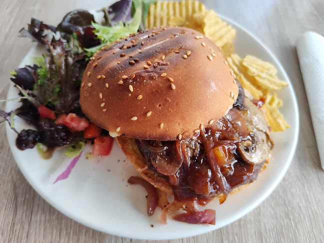 431 E Coast Rd, Singapore 429018