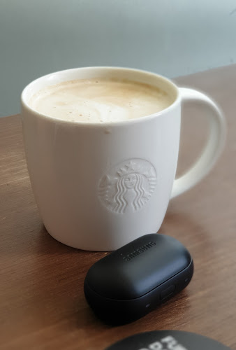 Starbucks 100AM - Hospitality and gastronomy