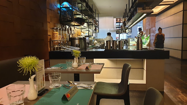 8 Sinaran Dr, #01-02/04 Oasia Hotel, Singapore 307470