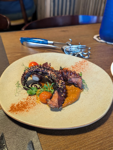 70 Telok Ayer St, #01-01, Singapore 048458