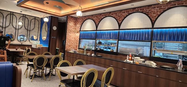 Poulet - White Sands - Singapore