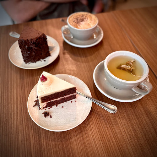 1 Vista Exchange Green, #01-18/19 The Star Vista, Singapore 138617