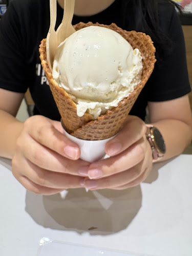 Comentarii opinii despre Hundred Acre Creamery (Tampines) | Crafted Gelato, Waffles and Desserts