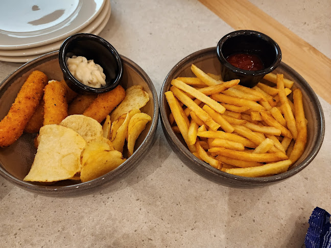 Mamma Mia Trattoria E Caffè - Hospitality and gastronomy