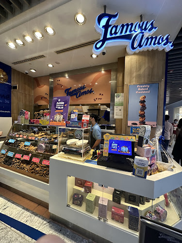 Famous Amos Wisma Atria - Hospitality and gastronomy