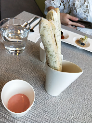 elemen 元素 - Singapore