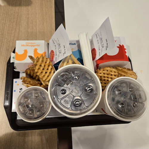 Opinii despre McDonald's Changi Airport Terminal 2 (T2) Transit Lounge în Singapore - Hospitality and gastronomy