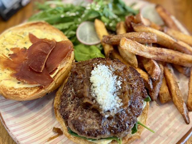 171 E Coast Rd, Singapore 428877