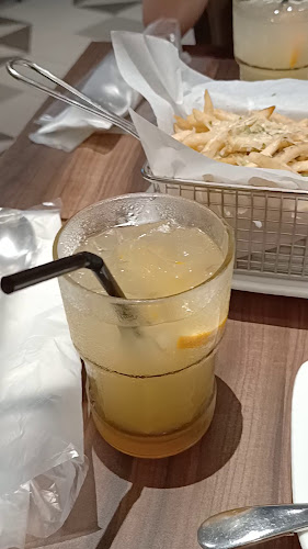 Poulet - VivoCity - Hospitality and gastronomy