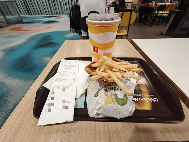 Opinii despre McDonald's Changi Airport Terminal 2 (T2) Transit Lounge în Singapore - Hospitality and gastronomy