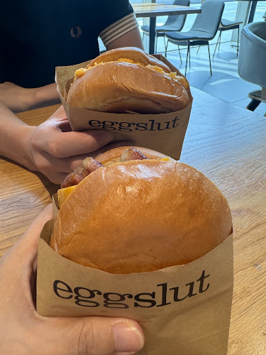 Opinii despre Eggslut Scotts Square în Singapore - Hospitality and gastronomy