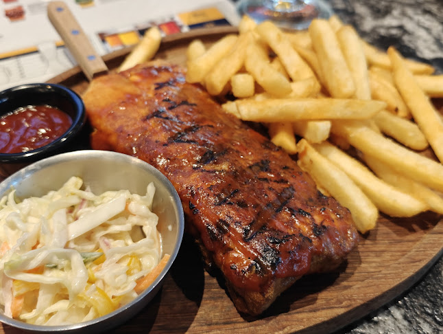 Brewerkz Riverside Point - Hospitality and gastronomy