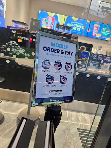 luckin coffee - Woods Square - Hospitality and gastronomy