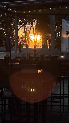 High Tide Bistro and Bar