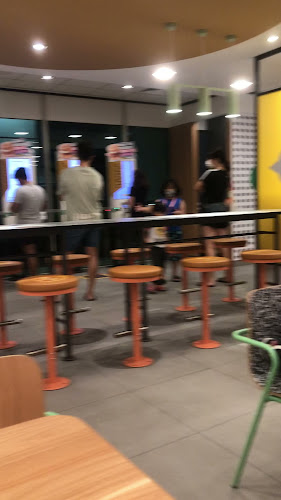 Comentarii opinii despre McDonald's Sengkang Sports Complex