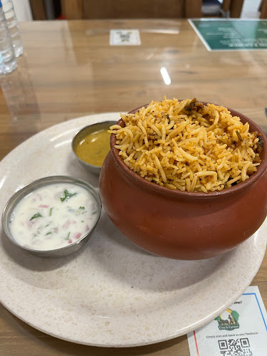 Opinii despre Cow and Farmer Pure Veg Restaurant în Singapore - Hospitality and gastronomy