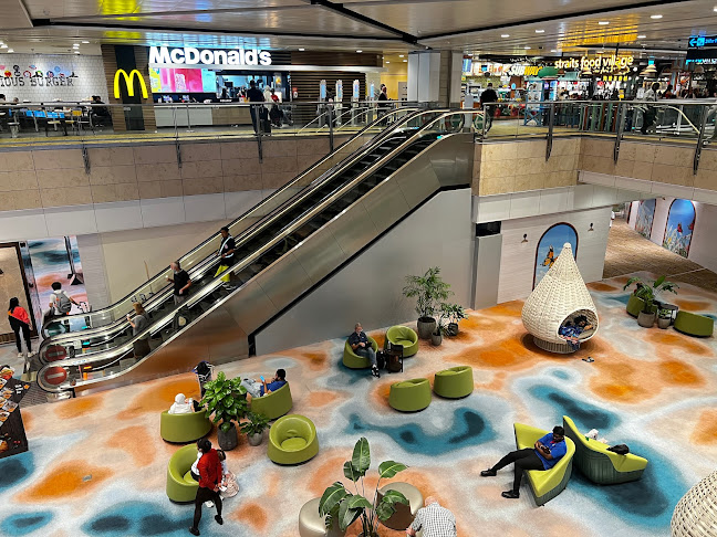Opinii despre McDonald's Changi Airport Terminal 2 (T2) Transit Lounge în Singapore - Hospitality and gastronomy