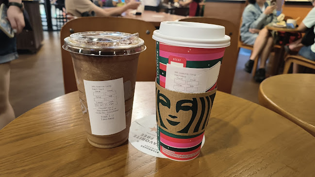 Starbucks Kallang Wave Mall - Hospitality and gastronomy